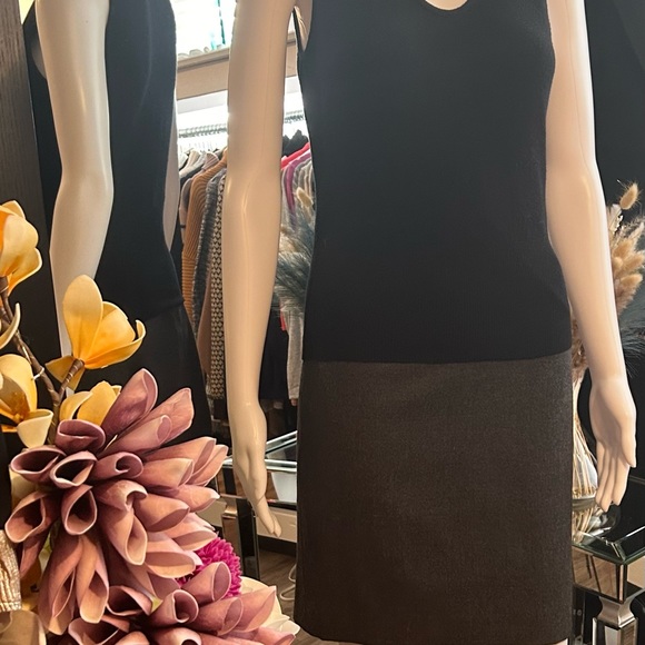 VALENTINO BOUTIQUE GREY SKIRT. MADE IN ITALY - Picture 7 of 13